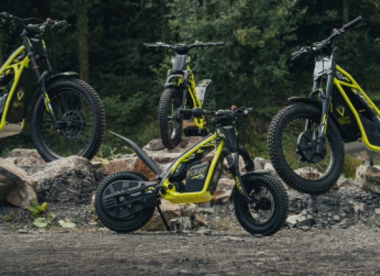 TRIUMPH LANCE LES MOTOS ÉLECTRIQUES TOUT-TERRAIN TXP POUR LE MARCHÉ DES JEUNES