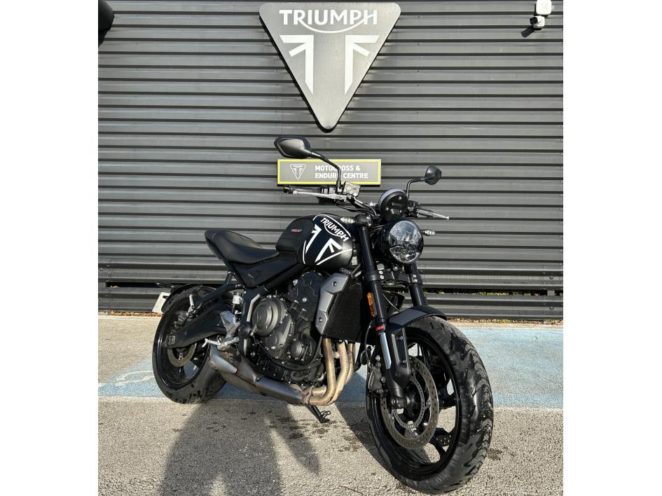 TRIUMPH TRIDENT 660