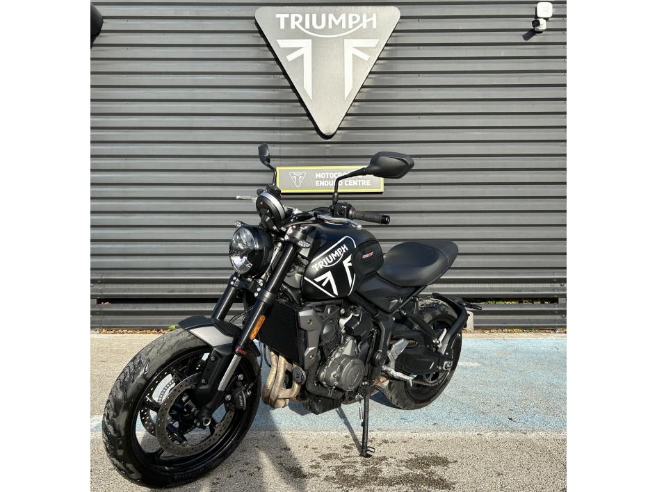 TRIUMPH TRIDENT 660
