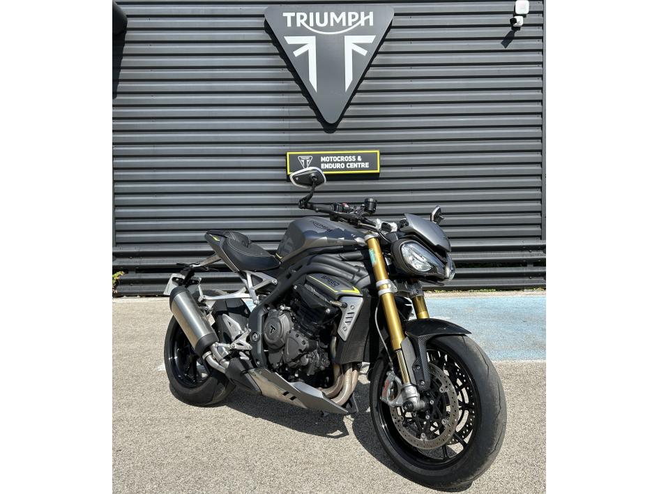 TRIUMPH SPEED TRIPLE 1200 RS