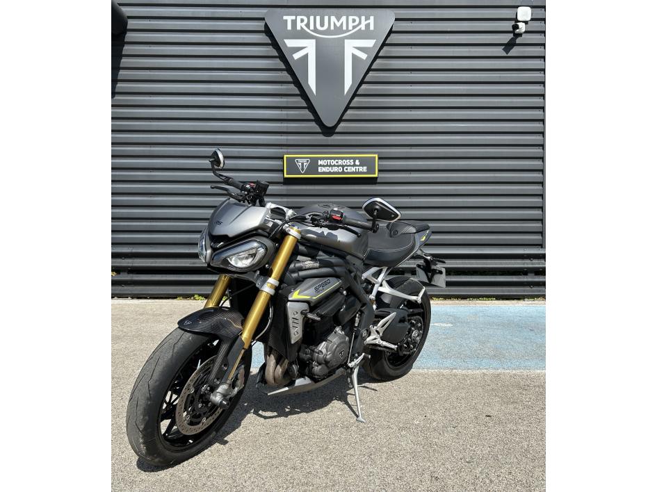 TRIUMPH SPEED TRIPLE 1200 RS