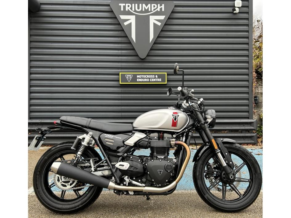 TRIUMPH SPEED TWIN 900