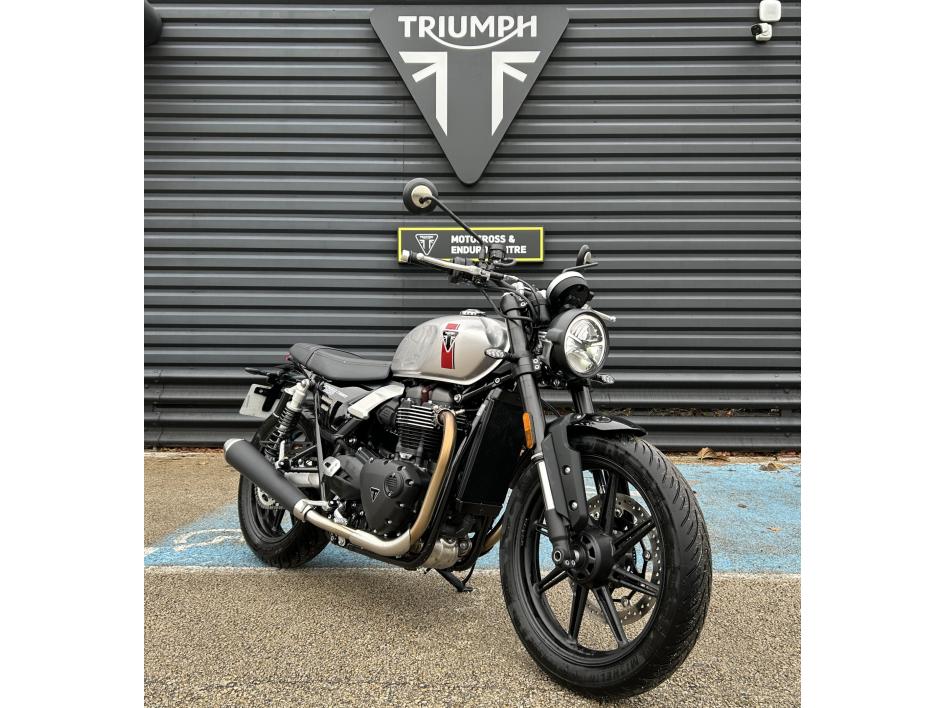 TRIUMPH SPEED TWIN 900