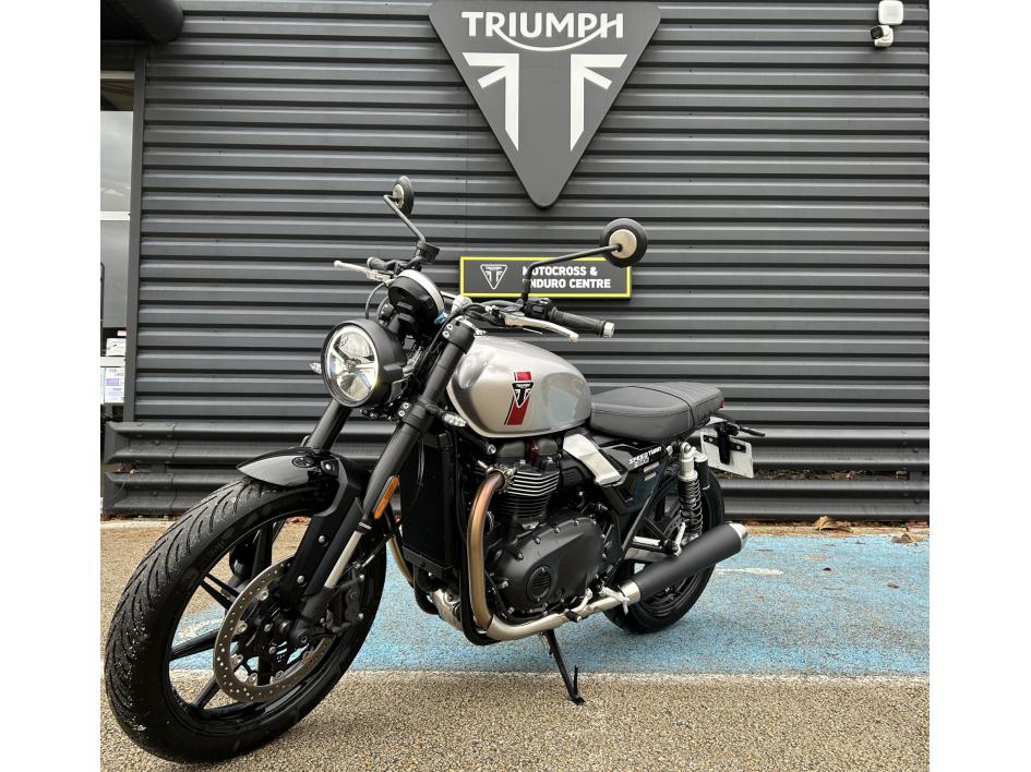 TRIUMPH SPEED TWIN 900
