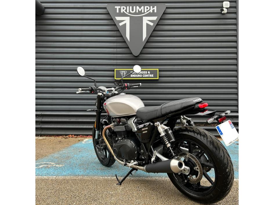 TRIUMPH SPEED TWIN 900