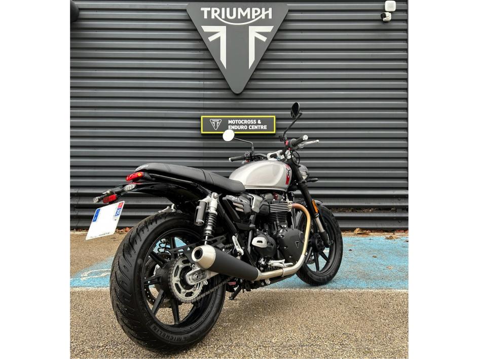 TRIUMPH SPEED TWIN 900