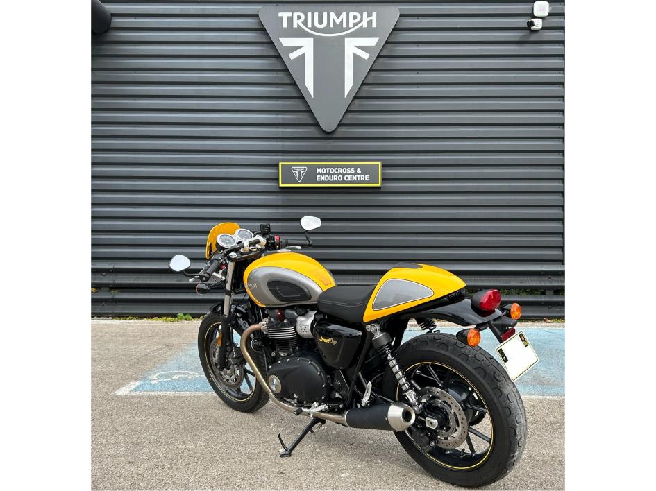 TRIUMPH STREET CUP