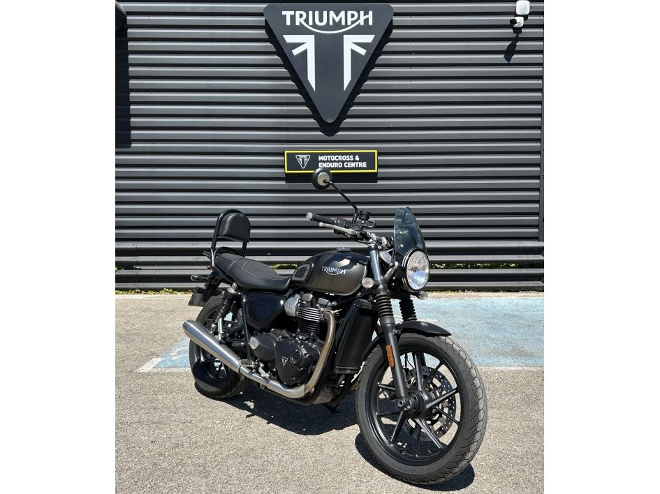 TRIUMPH STREET TWIN  900