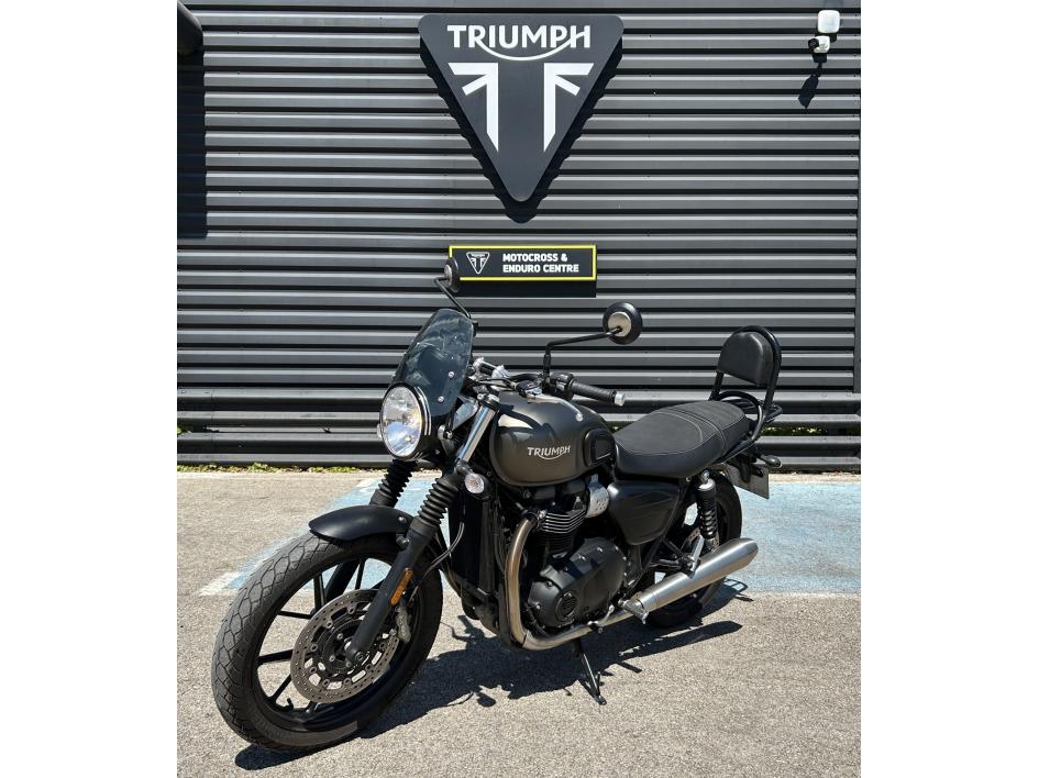 TRIUMPH STREET TWIN  900