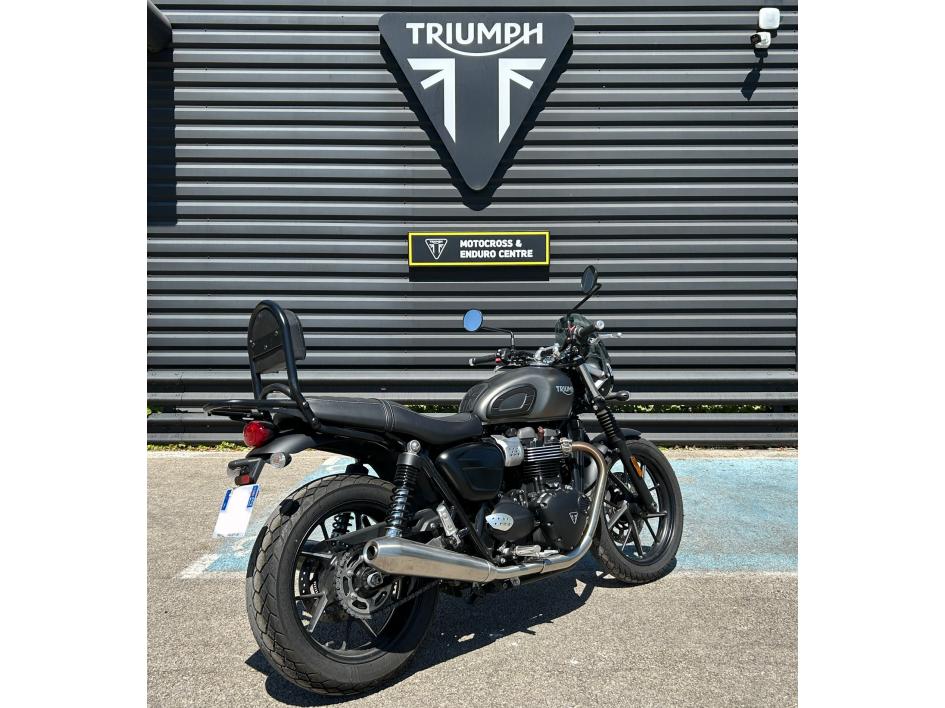 TRIUMPH STREET TWIN  900