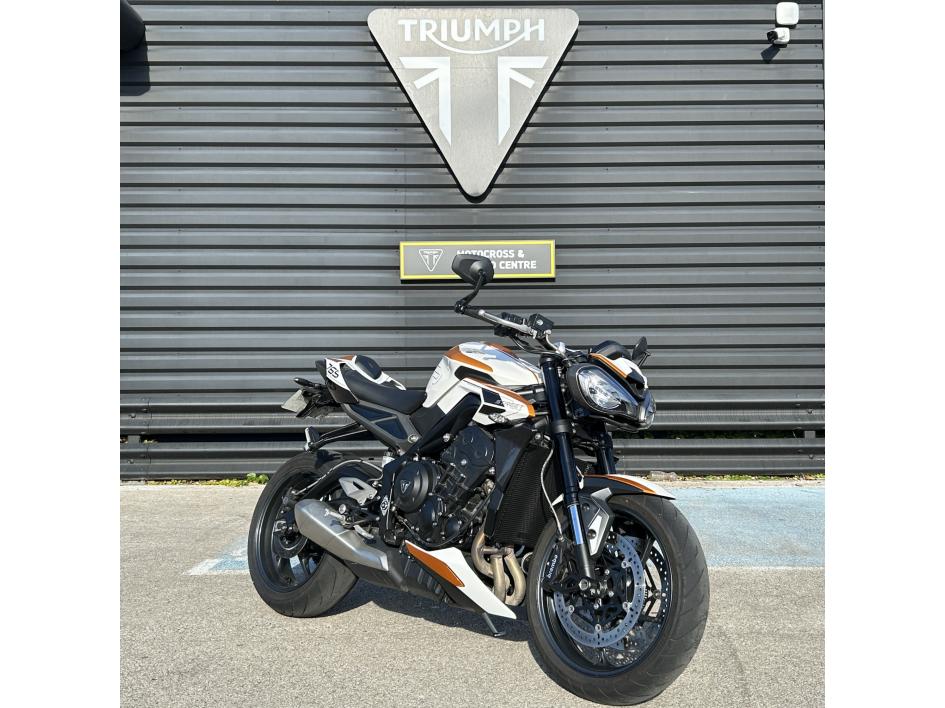 TRIUMPH STREET TRIPLE 765 R