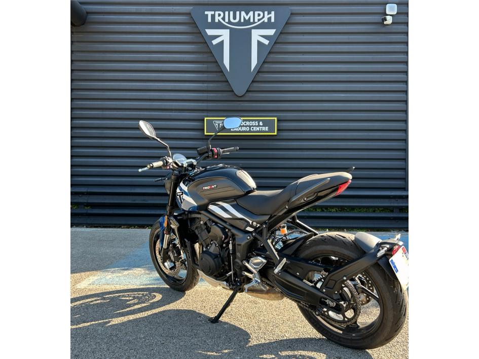 TRIUMPH TRIDENT 660