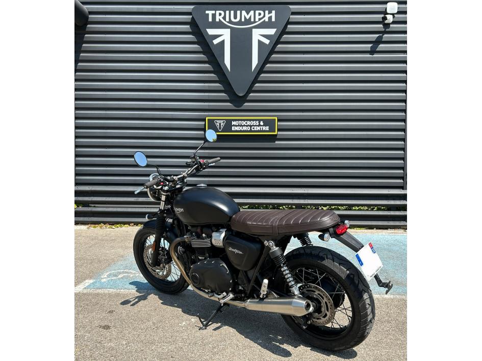 TRIUMPH STREET TWIN  900