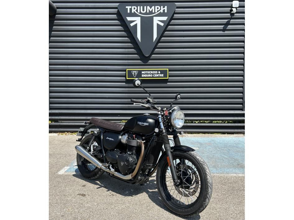 TRIUMPH STREET TWIN  900