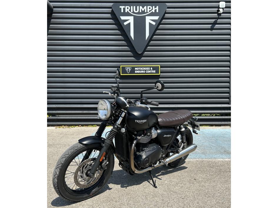 TRIUMPH STREET TWIN  900