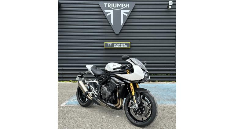 TRIUMPH SPEED TRIPLE 1200 RR