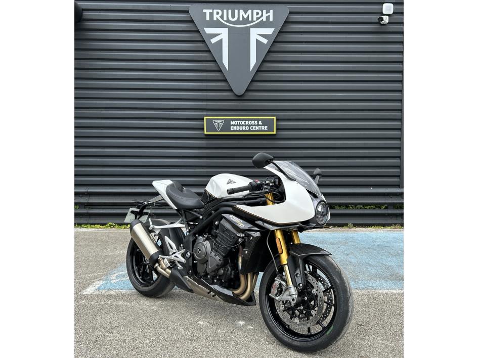 TRIUMPH SPEED TRIPLE 1200 RR
