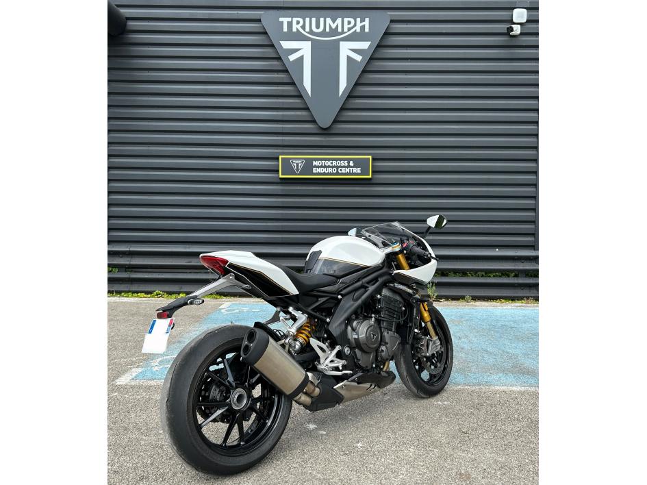 TRIUMPH SPEED TRIPLE 1200 RR
