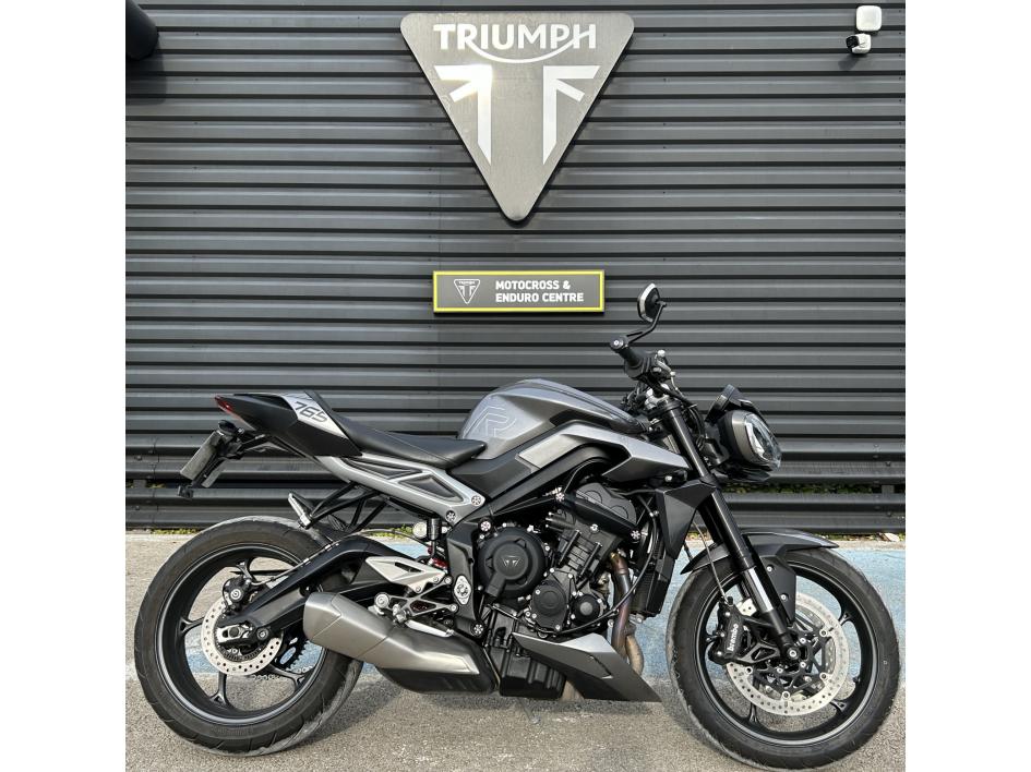 TRIUMPH STREET TRIPLE 765 R
