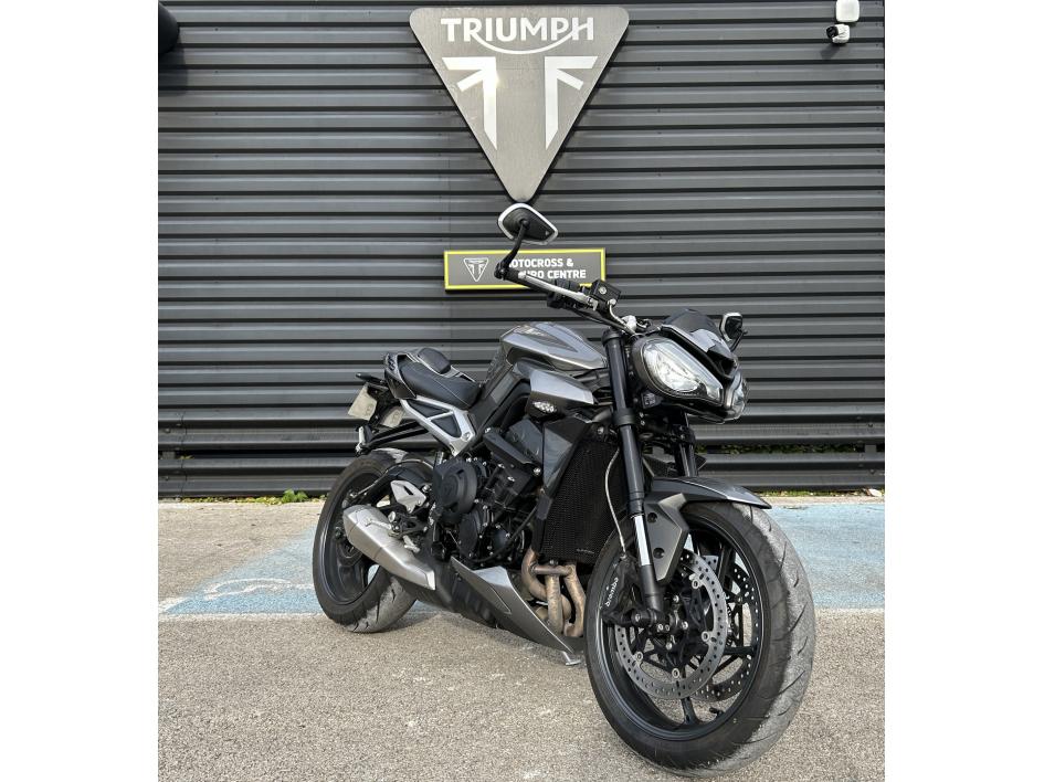 TRIUMPH STREET TRIPLE 765 R