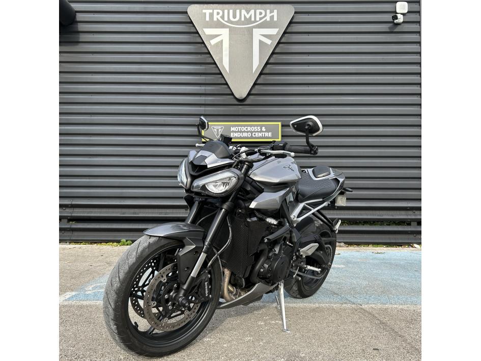 TRIUMPH STREET TRIPLE 765 R